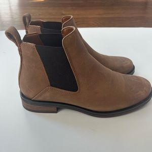 Clark’s Chelsea Brown Ankle Boots.